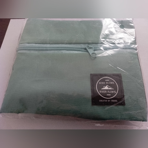 Green Multifunctional Folding Travel Bag - Picture 2 of 2